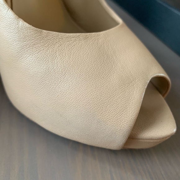 Marciano heels, Size 8, 4 inch heel (platform at the front). Only wore twice - Picture 5 of 7